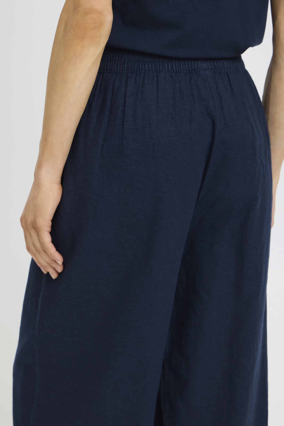 Trousers - B. Young - 20813083